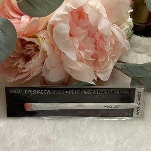 Wet n Wild White & Pink Small Eyeshadow Brush NIB